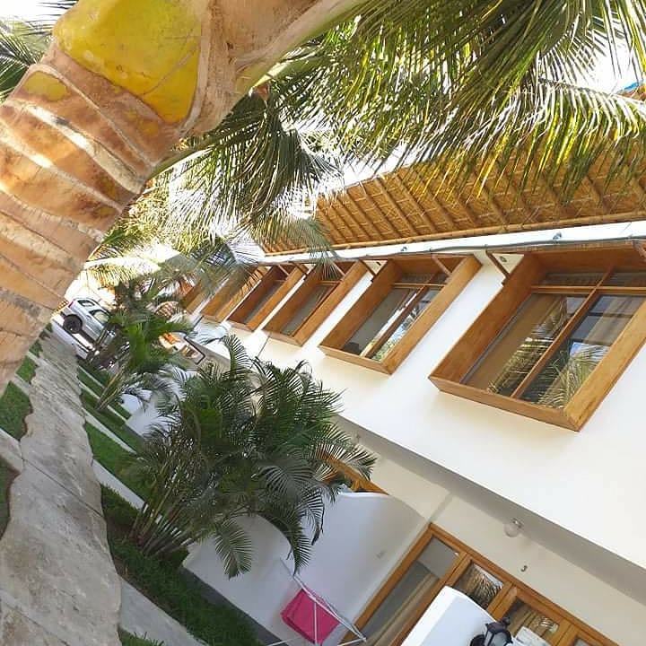 HOTEL DE PLAYA VILLAMOR CON PISCINA Y RESTAURANTE A 2 MINUTOS DEL MAR EN MANCORA