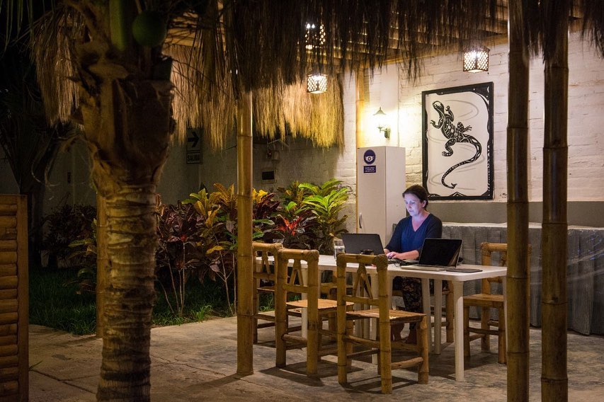 HOTEL DE PLAYA VILLAMOR CON PISCINA Y RESTAURANTE A 2 MINUTOS DEL MAR EN MANCORA