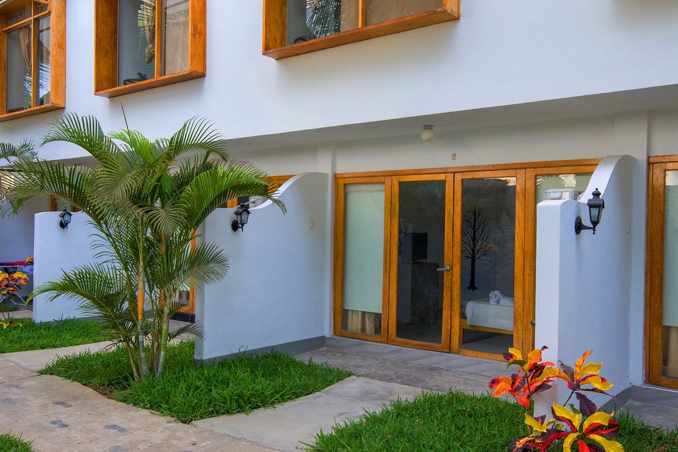 HOTEL DE PLAYA VILLAMOR CON PISCINA Y RESTAURANTE A 2 MINUTOS DEL MAR EN MANCORA