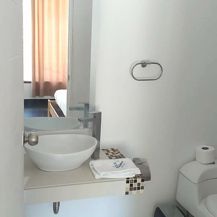 HOTEL DE PLAYA VILLAMOR CON PISCINA Y RESTAURANTE A 2 MINUTOS DEL MAR EN MANCORA