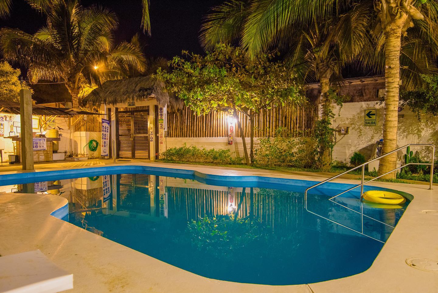 HOTEL DE PLAYA VILLAMOR CON PISCINA Y RESTAURANTE A 2 MINUTOS DEL MAR EN MANCORA
