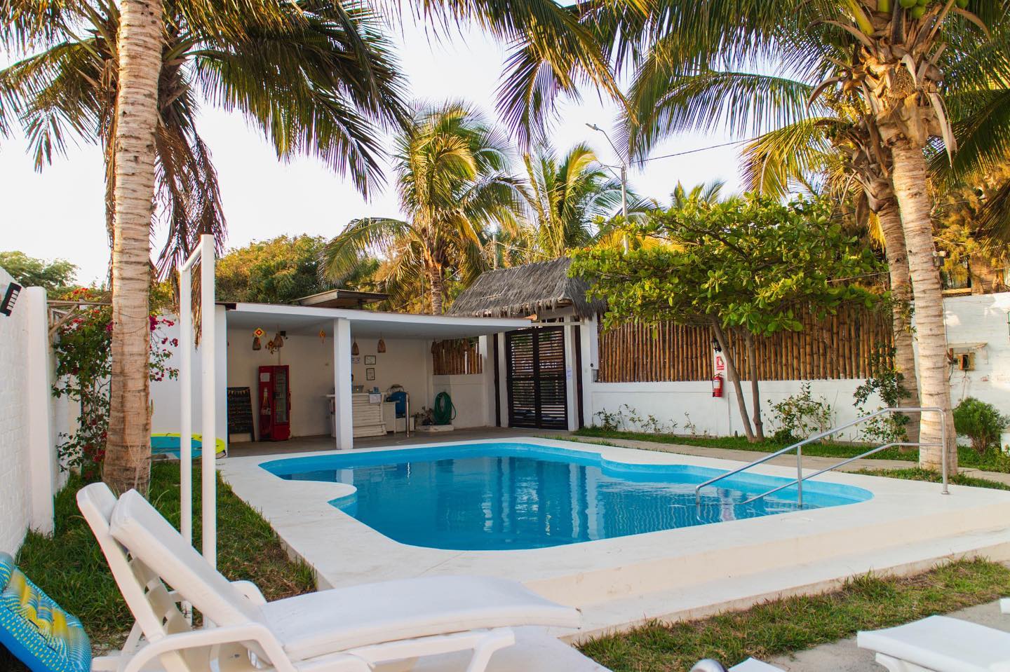 HOTEL DE PLAYA VILLAMOR CON PISCINA Y RESTAURANTE A 2 MINUTOS DEL MAR EN MANCORA