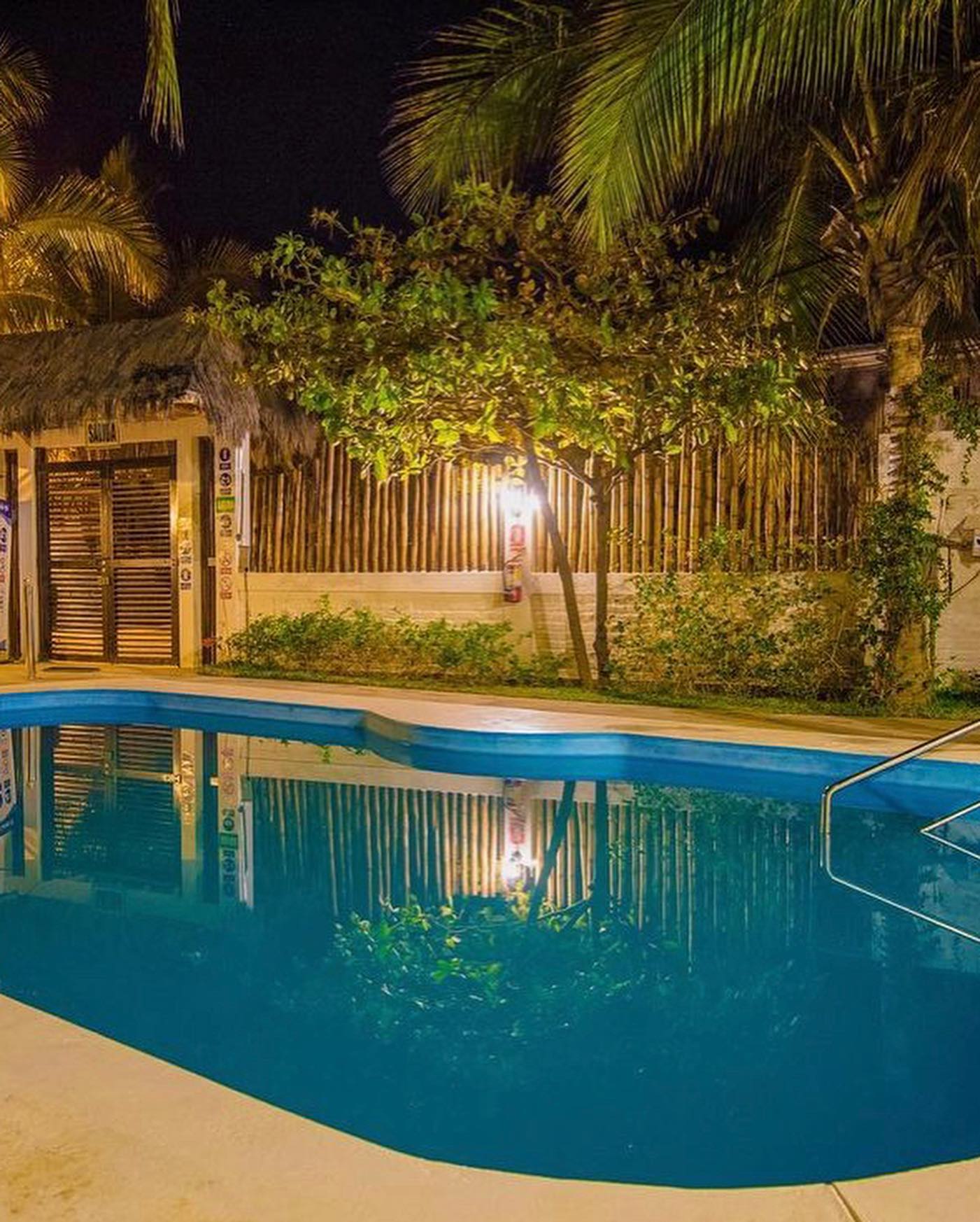 HOTEL DE PLAYA VILLAMOR CON PISCINA Y RESTAURANTE A 2 MINUTOS DEL MAR EN MANCORA