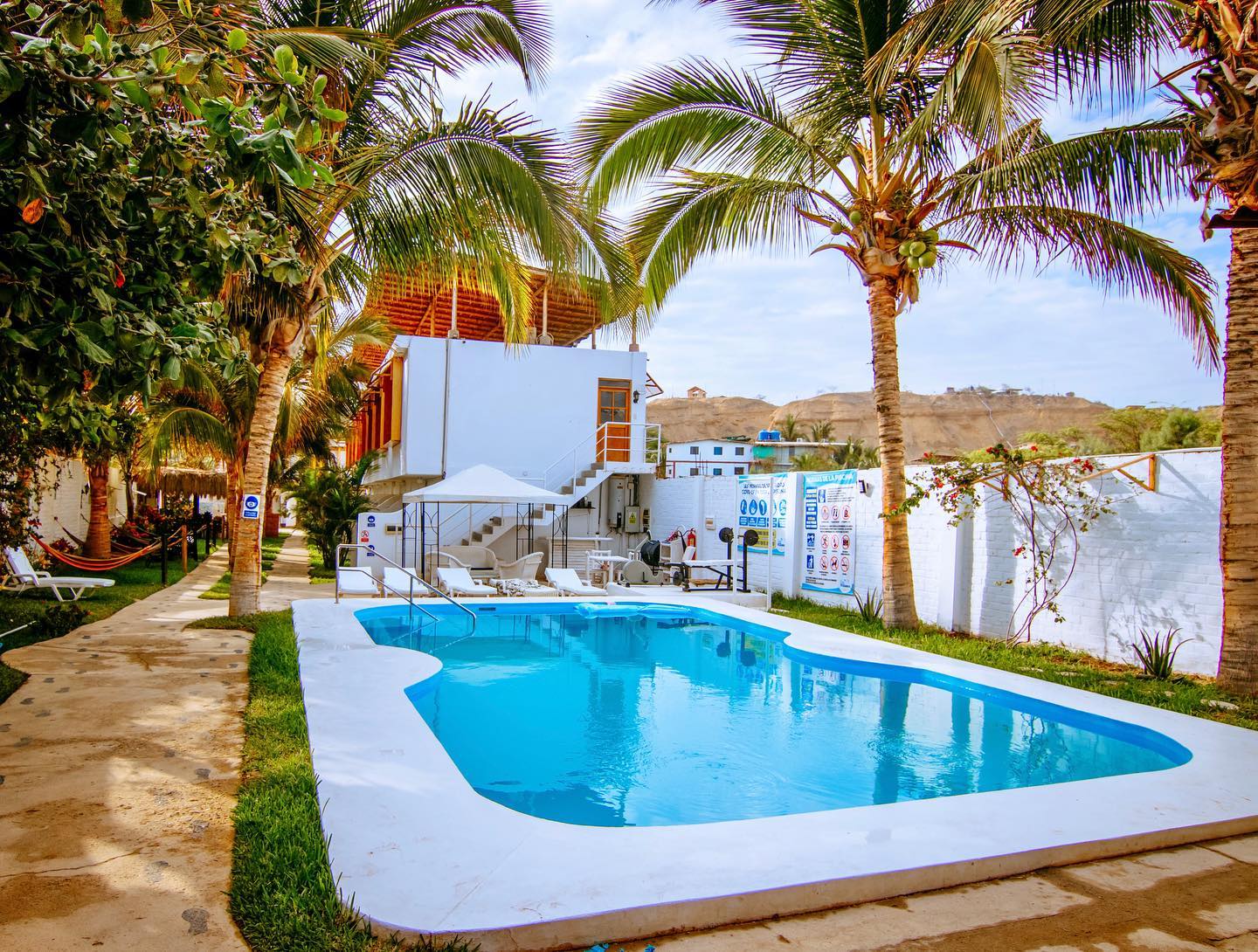 HOTEL DE PLAYA VILLAMOR CON PISCINA Y RESTAURANTE A 2 MINUTOS DEL MAR EN MANCORA