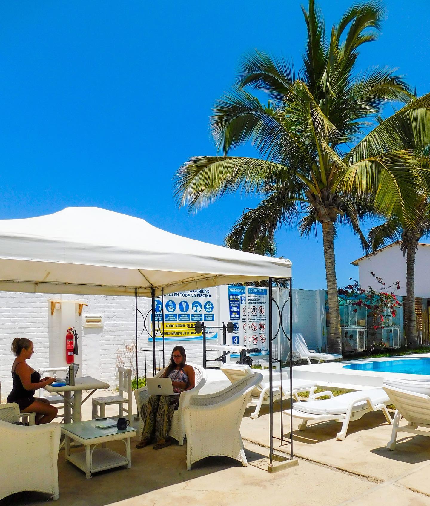 HOTEL DE PLAYA VILLAMOR CON PISCINA Y RESTAURANTE A 2 MINUTOS DEL MAR EN MANCORA