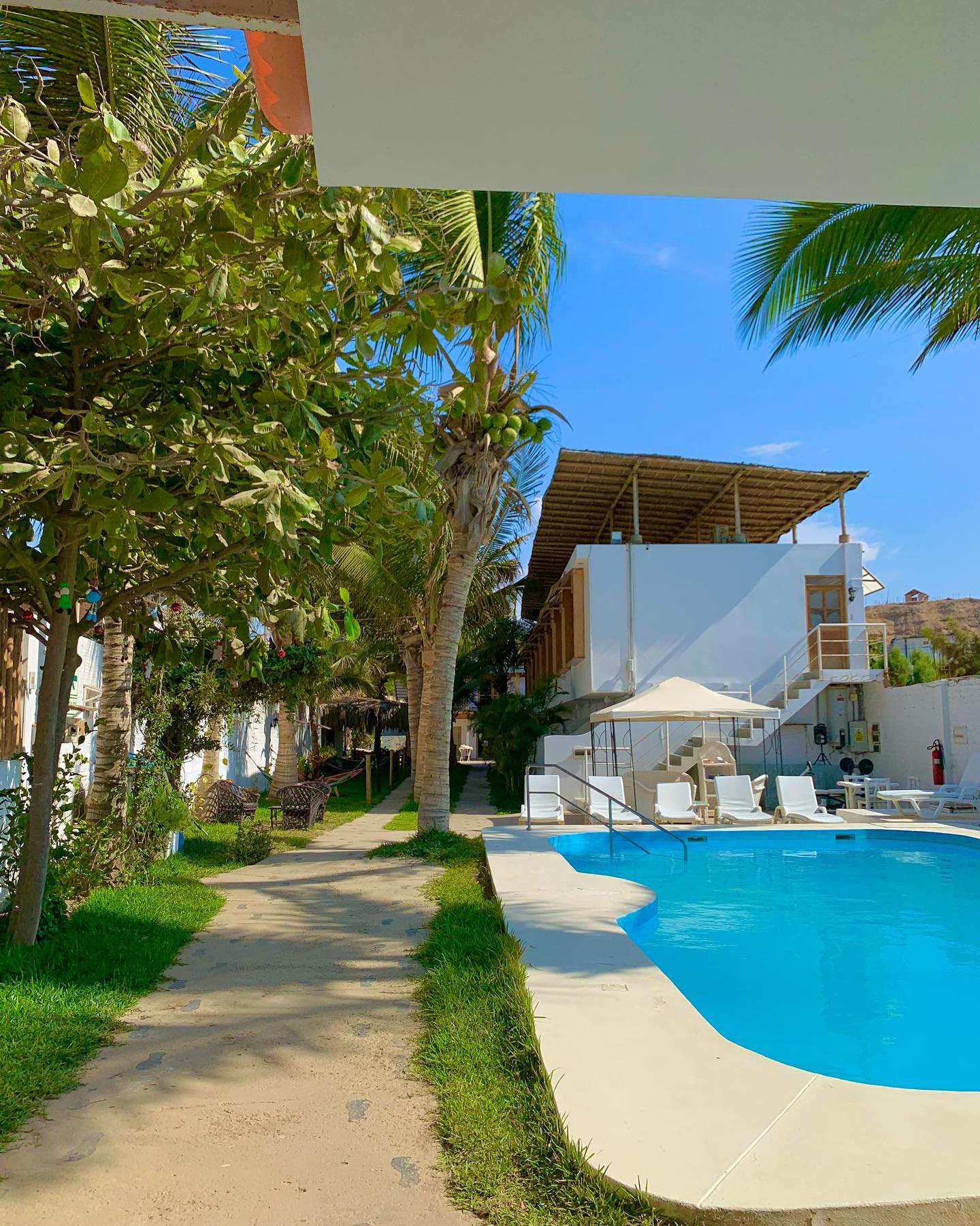 HOTEL DE PLAYA VILLAMOR CON PISCINA Y RESTAURANTE A 2 MINUTOS DEL MAR EN MANCORA