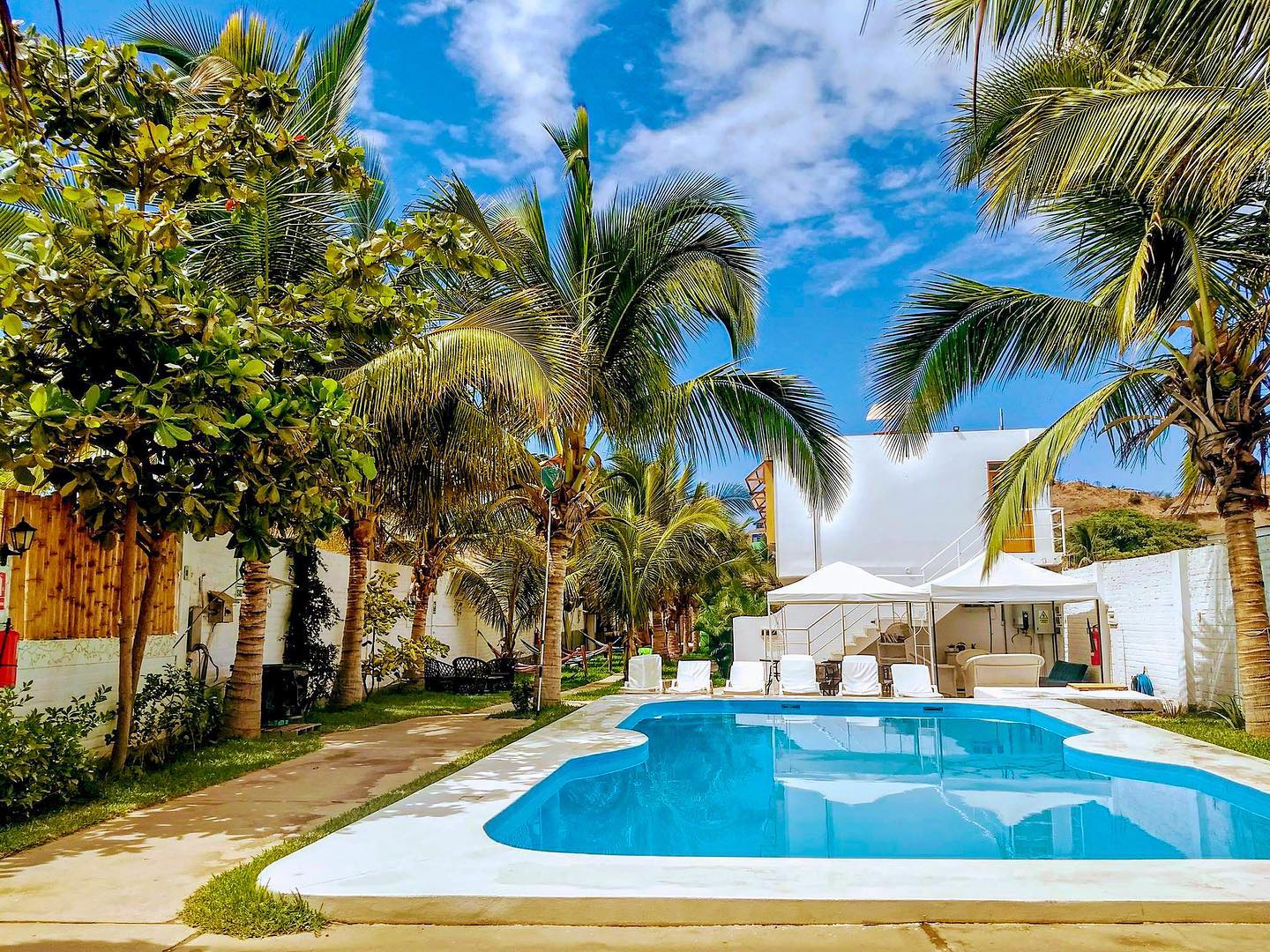HOTEL DE PLAYA VILLAMOR CON PISCINA Y RESTAURANTE A 2 MINUTOS DEL MAR EN MANCORA