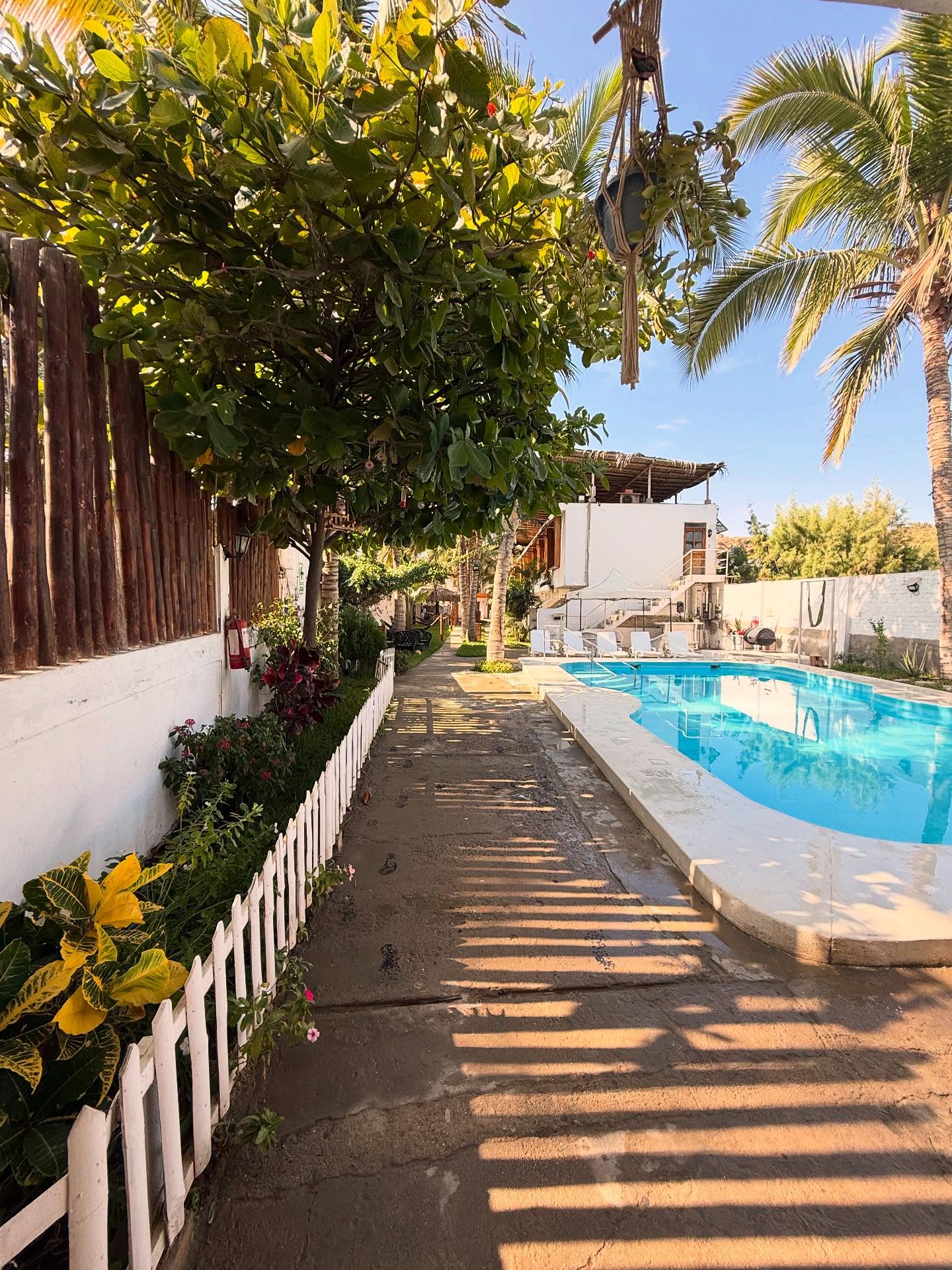 HOTEL DE PLAYA VILLAMOR CON PISCINA Y RESTAURANTE A 2 MINUTOS DEL MAR EN MANCORA