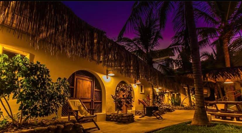 HOTEL DE PLAYA DEL WAWA CON RESTAURANTE VISTA AL MAR EN MANCORA