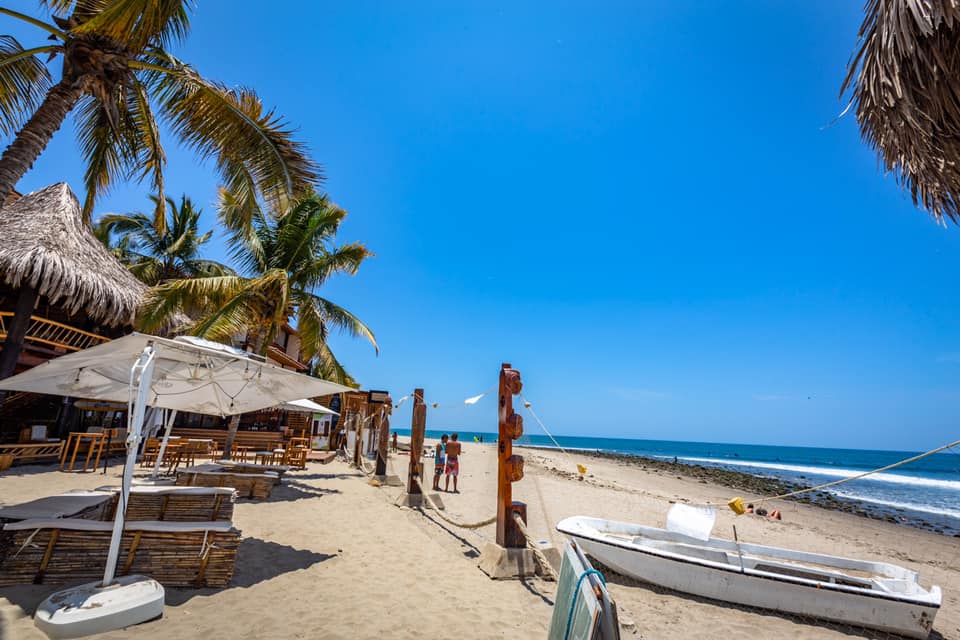 HOTEL DE PLAYA DEL WAWA CON RESTAURANTE VISTA AL MAR EN MANCORA