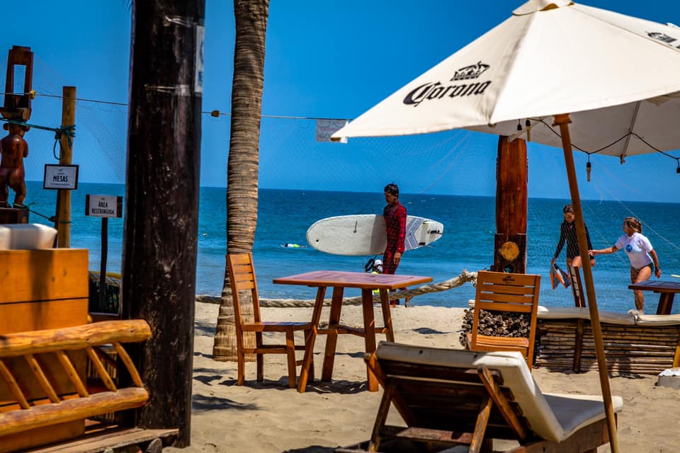 HOTEL DE PLAYA DEL WAWA CON RESTAURANTE VISTA AL MAR EN MANCORA