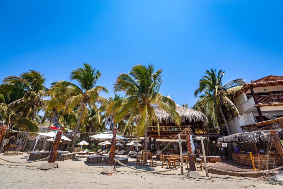 HOTEL DE PLAYA DEL WAWA CON RESTAURANTE VISTA AL MAR EN MANCORA