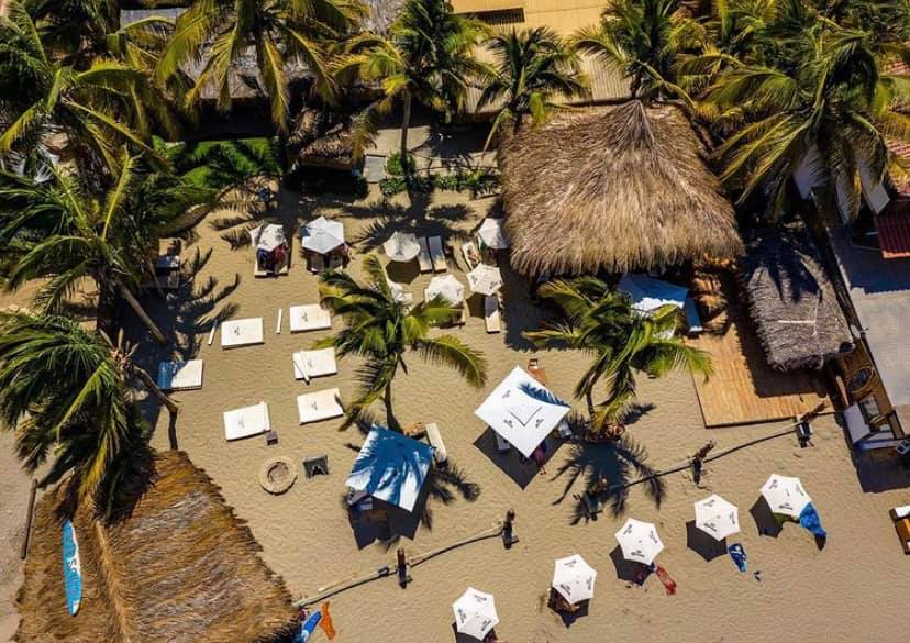 HOTEL DE PLAYA DEL WAWA CON RESTAURANTE VISTA AL MAR EN MANCORA