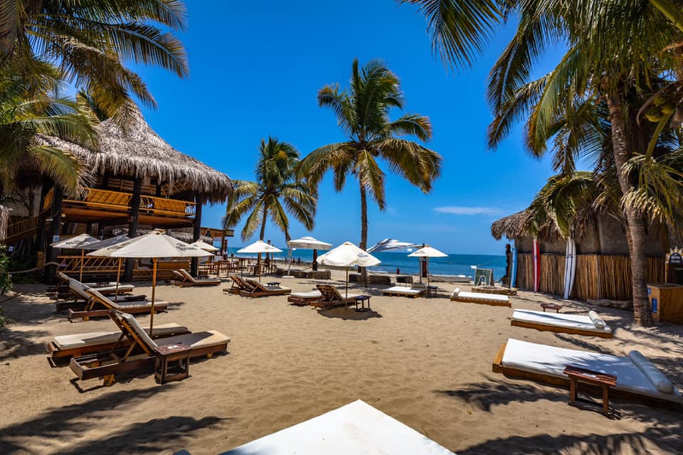 HOTEL DE PLAYA DEL WAWA CON RESTAURANTE VISTA AL MAR EN MANCORA