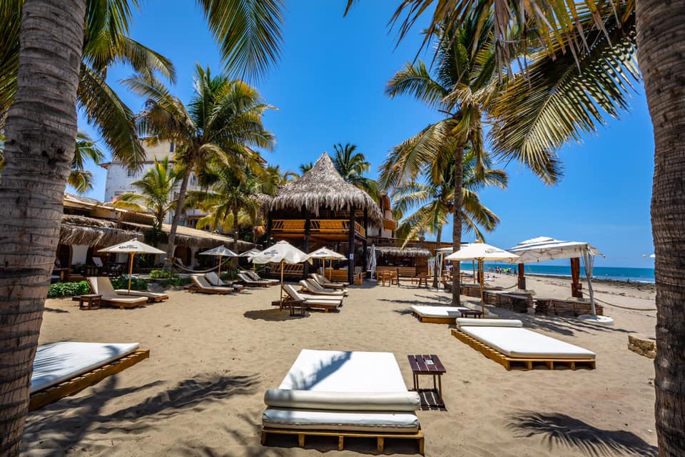 HOTEL DE PLAYA DEL WAWA CON RESTAURANTE VISTA AL MAR EN MANCORA