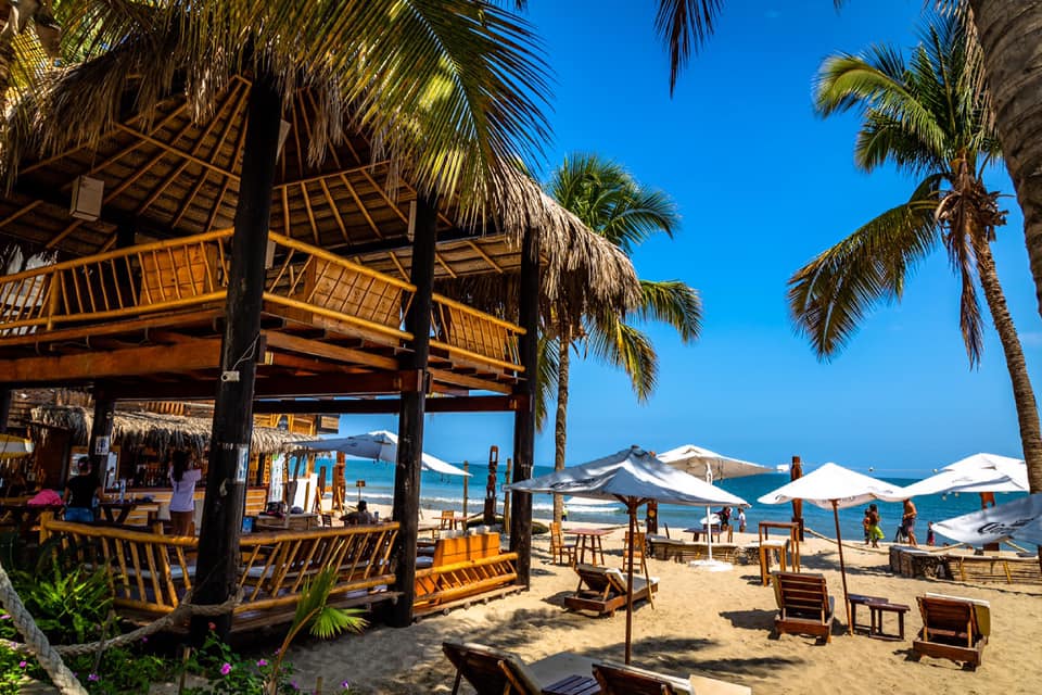 HOTEL DE PLAYA DEL WAWA CON RESTAURANTE VISTA AL MAR EN MANCORA