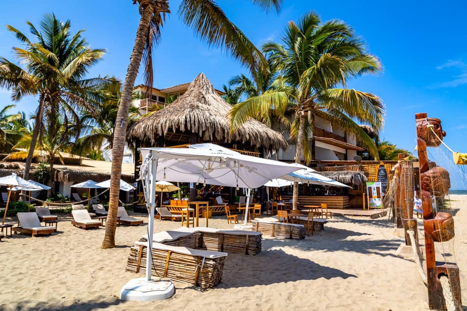 HOTEL DE PLAYA DEL WAWA CON RESTAURANTE VISTA AL MAR EN MANCORA
