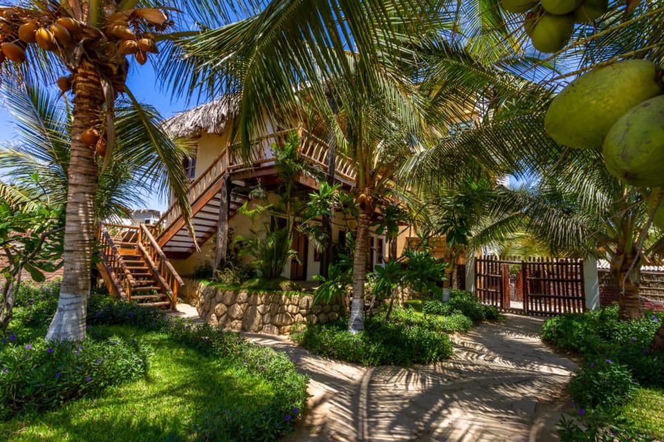 HOTEL DE PLAYA DEL WAWA CON RESTAURANTE VISTA AL MAR EN MANCORA