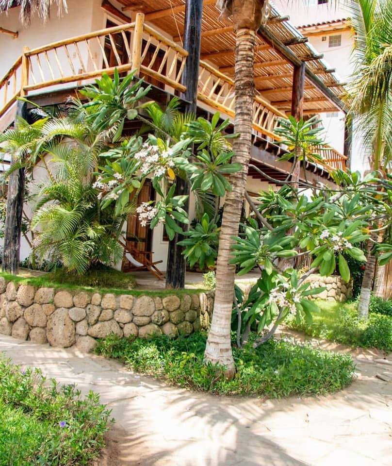 HOTEL DE PLAYA DEL WAWA CON RESTAURANTE VISTA AL MAR EN MANCORA