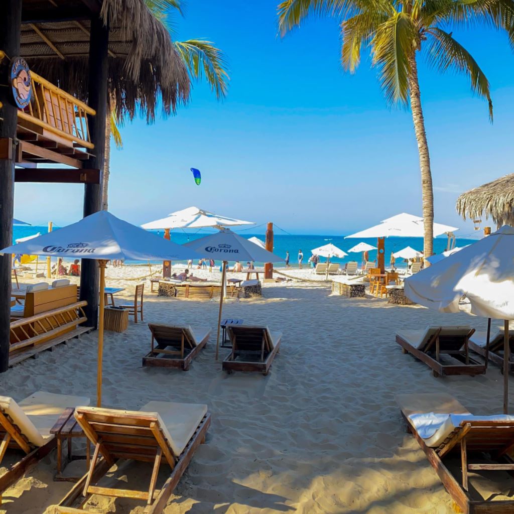 HOTEL DE PLAYA DEL WAWA CON RESTAURANTE VISTA AL MAR EN MANCORA