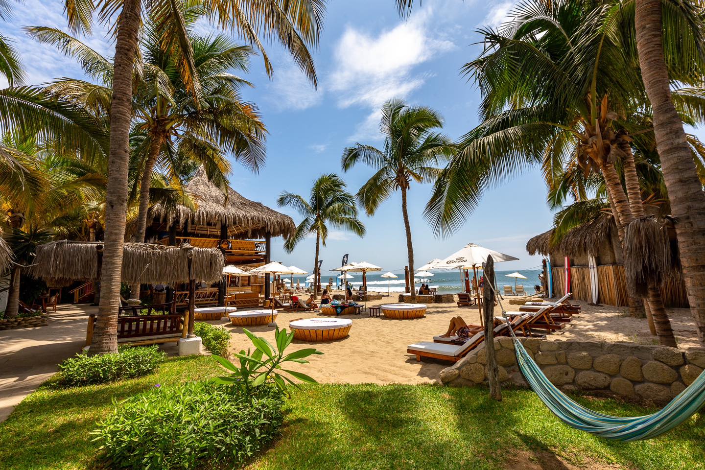 HOTEL DE PLAYA DEL WAWA CON RESTAURANTE VISTA AL MAR EN MANCORA