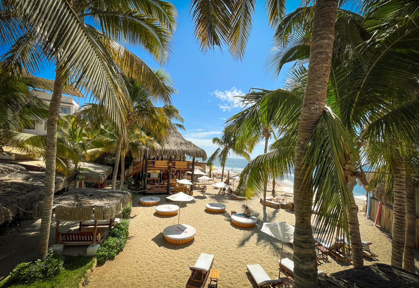 HOTEL DE PLAYA DEL WAWA CON RESTAURANTE VISTA AL MAR EN MANCORA