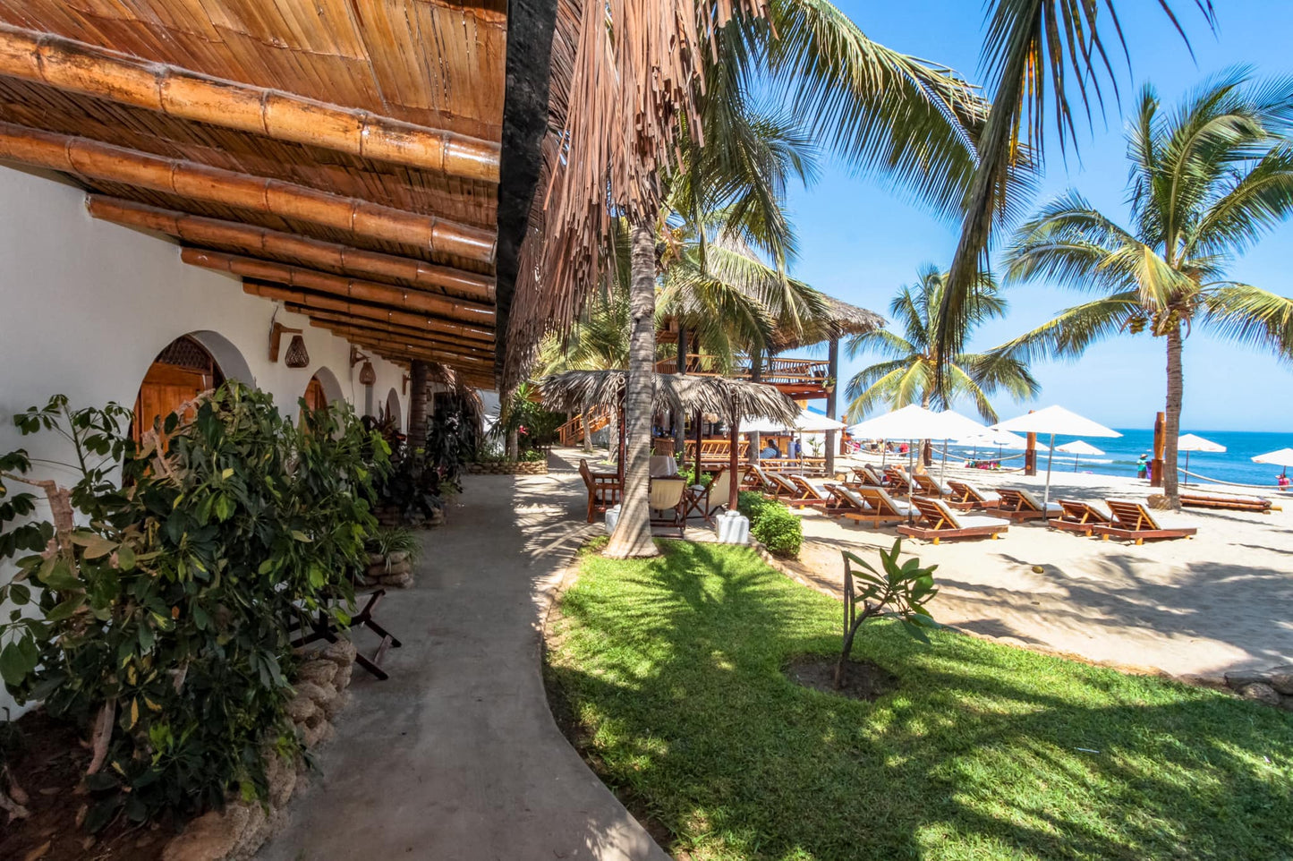 HOTEL DE PLAYA DEL WAWA CON RESTAURANTE VISTA AL MAR EN MANCORA