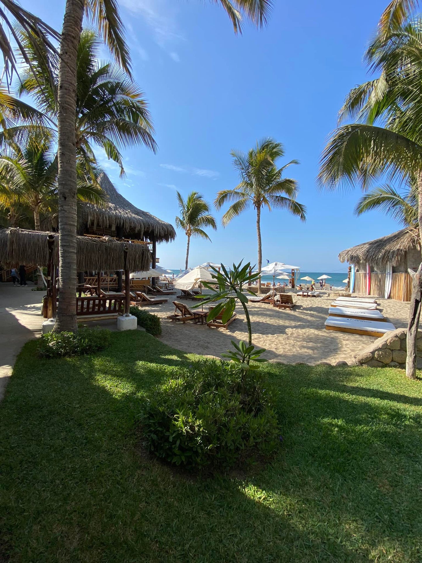 HOTEL DE PLAYA DEL WAWA CON RESTAURANTE VISTA AL MAR EN MANCORA