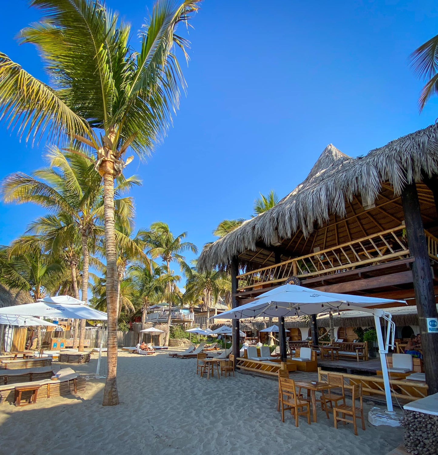 HOTEL DE PLAYA DEL WAWA CON RESTAURANTE VISTA AL MAR EN MANCORA