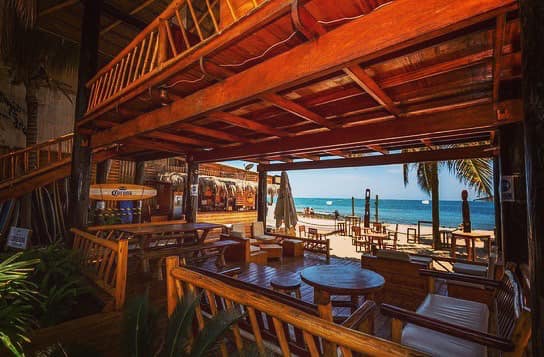 HOTEL DE PLAYA DEL WAWA CON RESTAURANTE VISTA AL MAR EN MANCORA