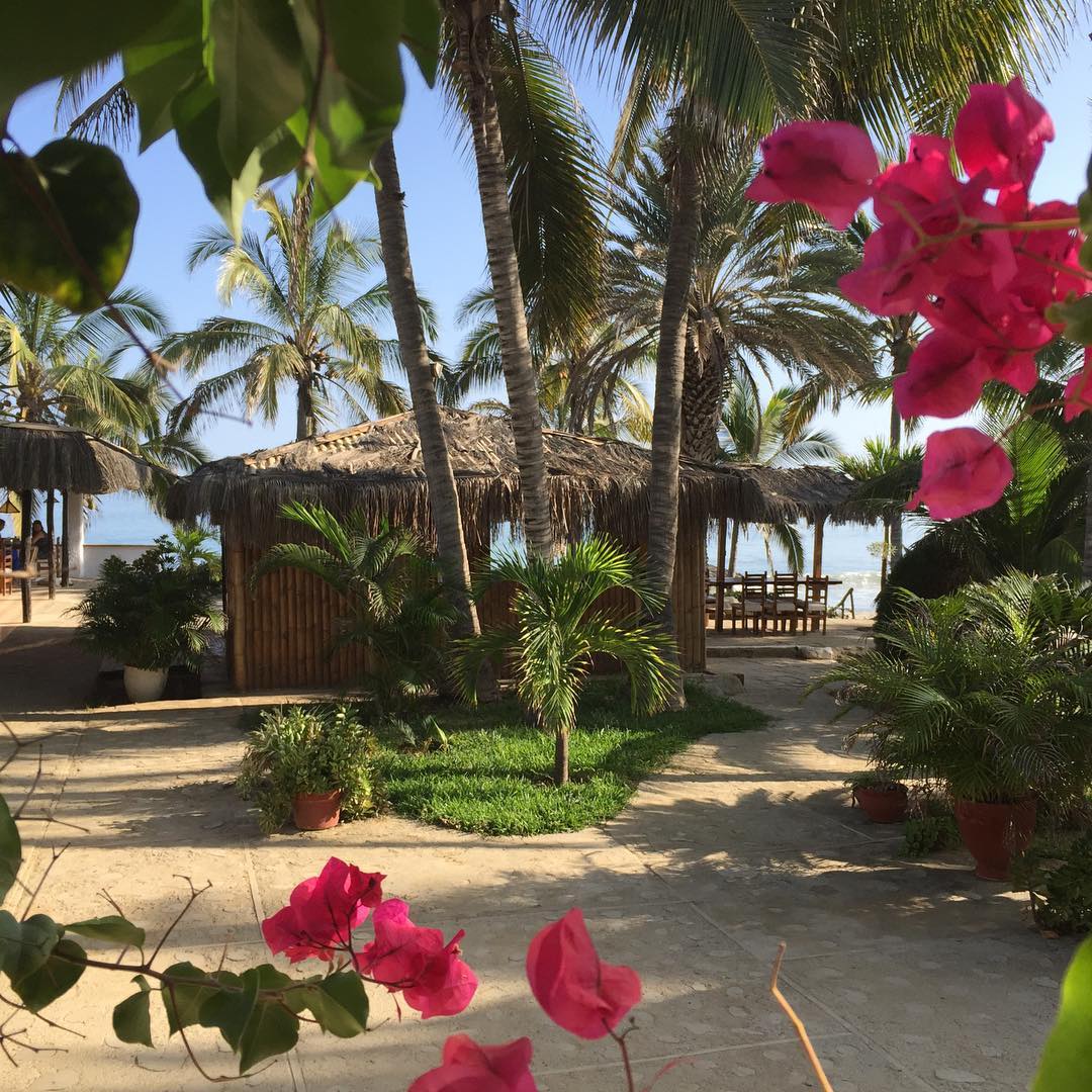 HOTEL DE PLAYA LAS POCITAS CON PISCINA Y RESTAURANTE VISTA AL MAR
