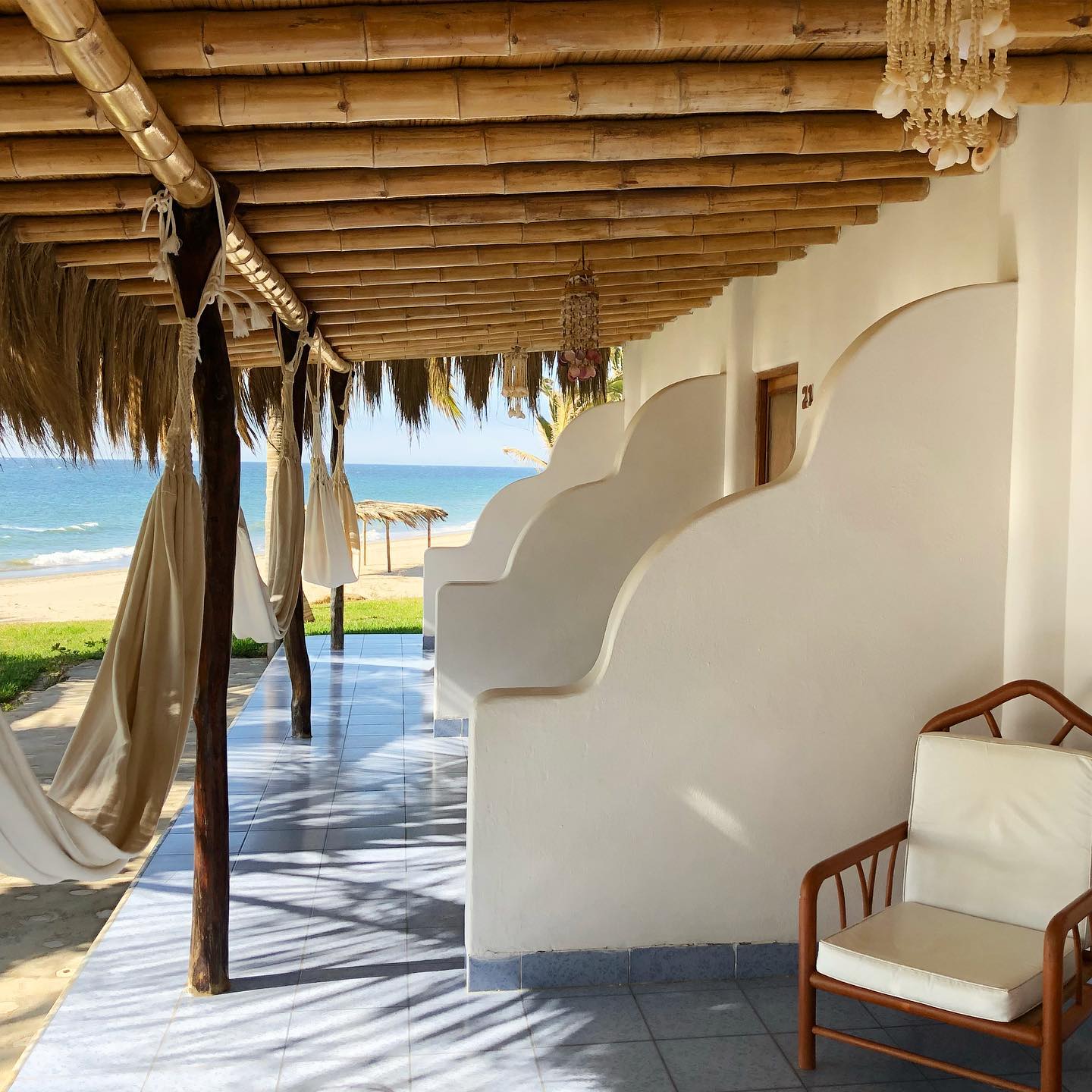 HOTEL DE PLAYA LAS POCITAS CON PISCINA Y RESTAURANTE VISTA AL MAR