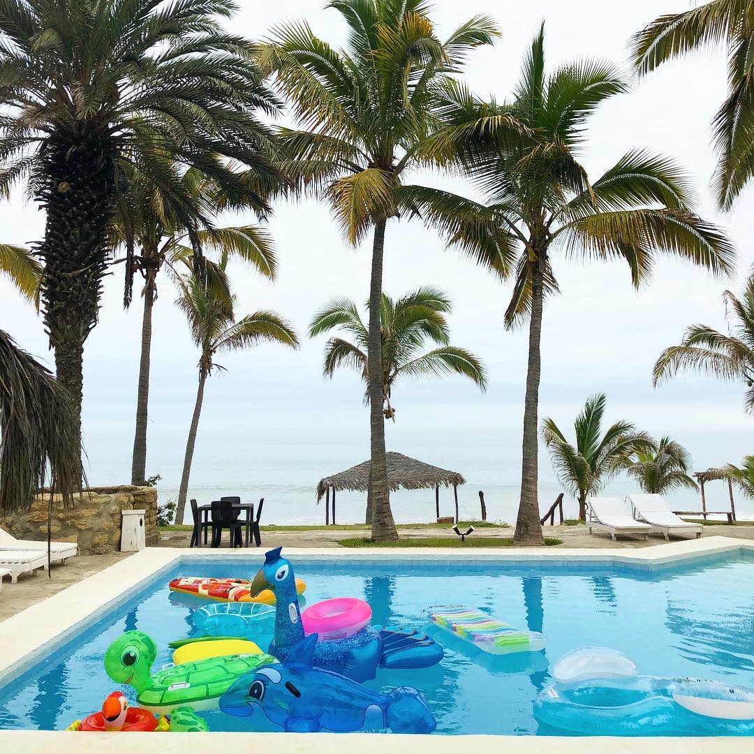 HOTEL DE PLAYA LAS POCITAS CON PISCINA Y RESTAURANTE VISTA AL MAR