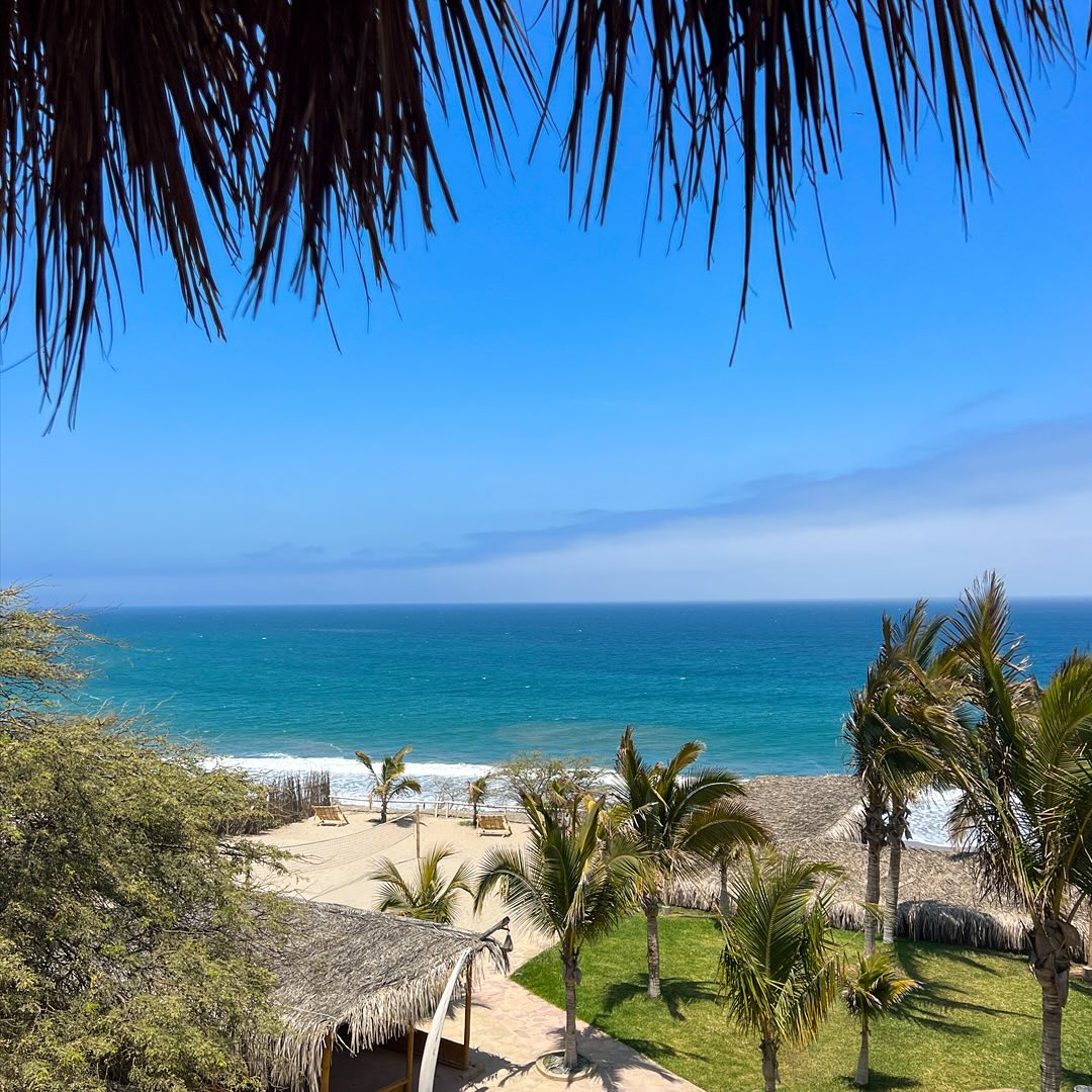 BUNGALOWS MIRADOR DE VICHAYITO CON PISCINA Y RESTAURANTE VISTA AL MAR