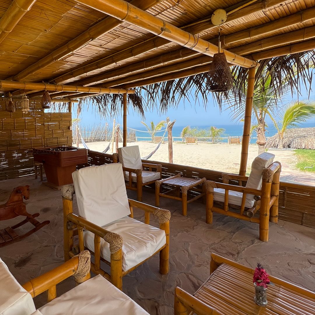 BUNGALOWS MIRADOR DE VICHAYITO CON PISCINA Y RESTAURANTE VISTA AL MAR