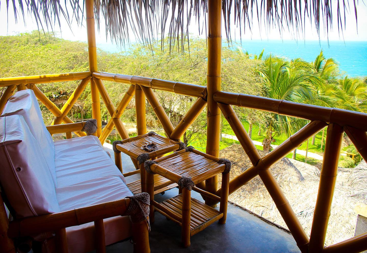 BUNGALOWS MIRADOR DE VICHAYITO CON PISCINA Y RESTAURANTE VISTA AL MAR