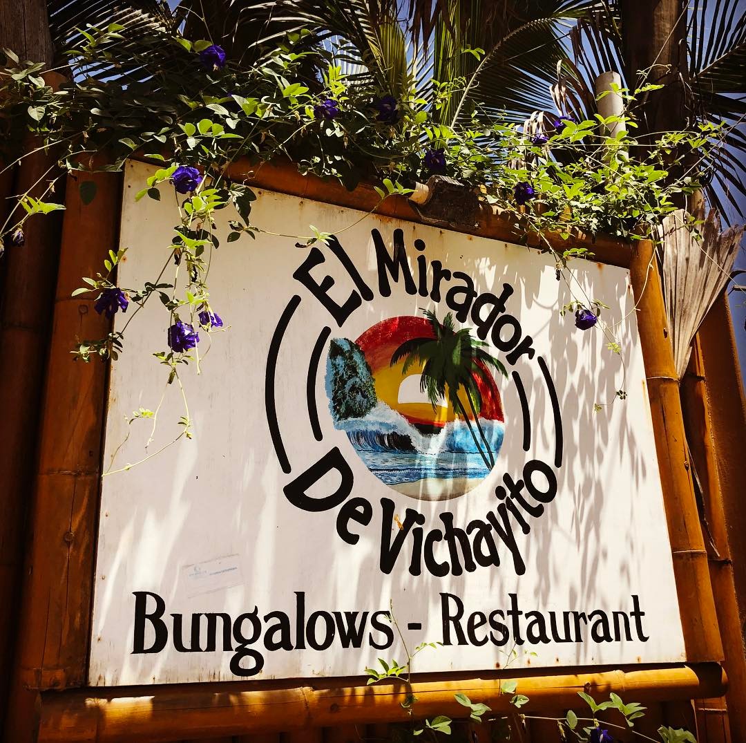 BUNGALOWS MIRADOR DE VICHAYITO CON PISCINA Y RESTAURANTE VISTA AL MAR