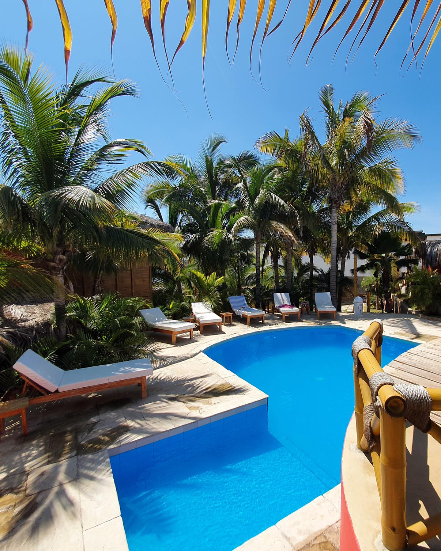 BUNGALOWS MIRADOR DE VICHAYITO CON PISCINA Y RESTAURANTE VISTA AL MAR