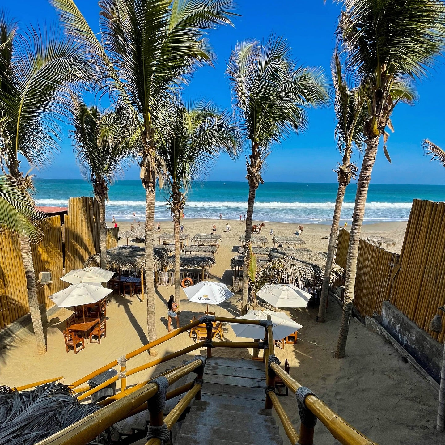 BUNGALOWS MIRADOR DE VICHAYITO CON PISCINA Y RESTAURANTE VISTA AL MAR