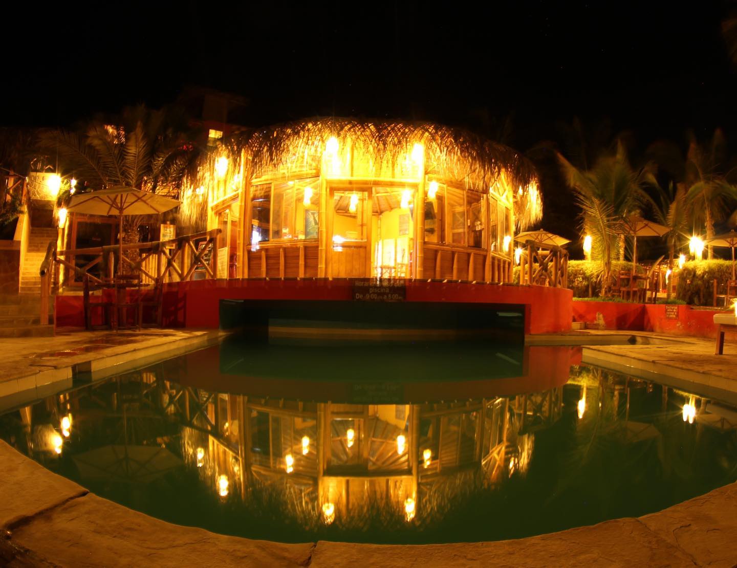 BUNGALOWS MIRADOR DE VICHAYITO CON PISCINA Y RESTAURANTE VISTA AL MAR