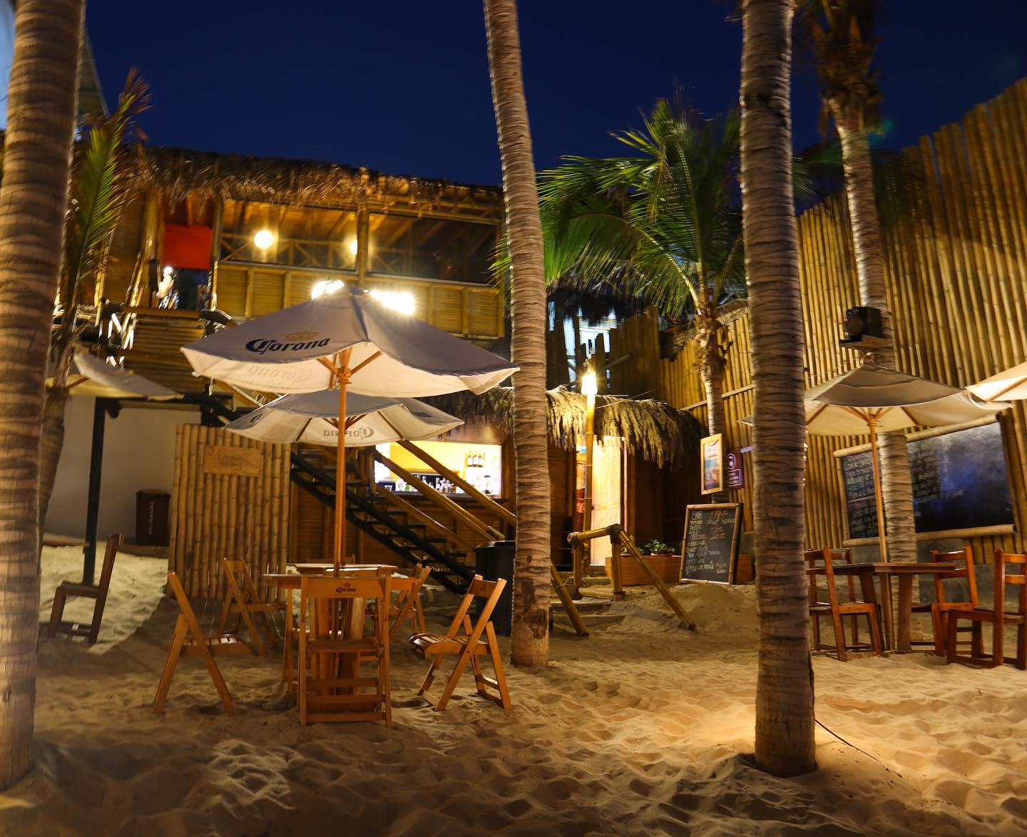 BUNGALOWS MIRADOR DE VICHAYITO CON PISCINA Y RESTAURANTE VISTA AL MAR