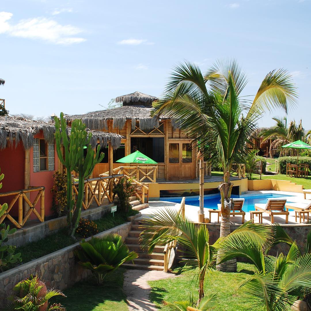 BUNGALOWS MIRADOR DE VICHAYITO CON PISCINA Y RESTAURANTE VISTA AL MAR