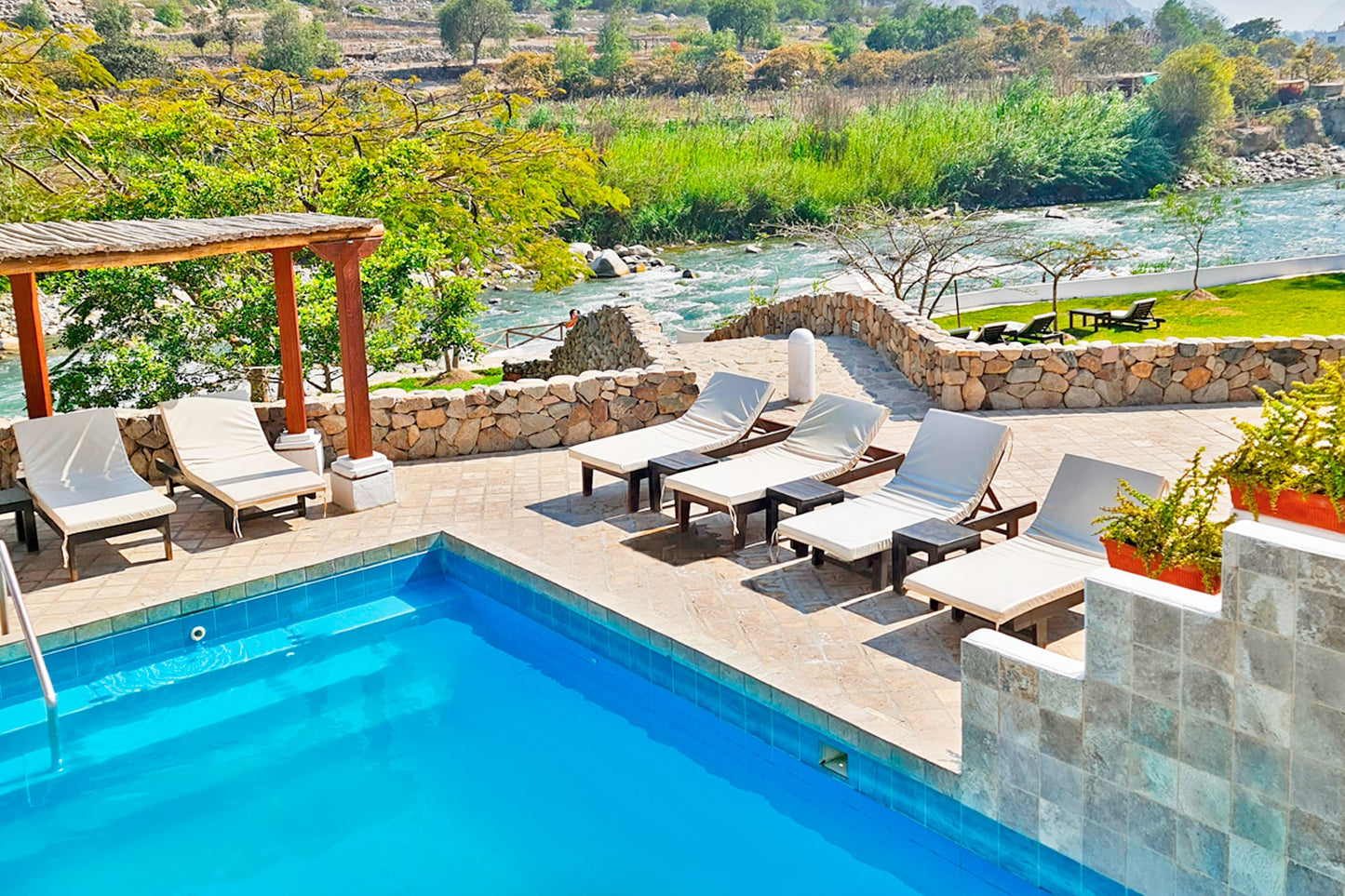 LUNAHUANA RUSTICA RESORT HOTEL WITH POOL AND RESTAURANT