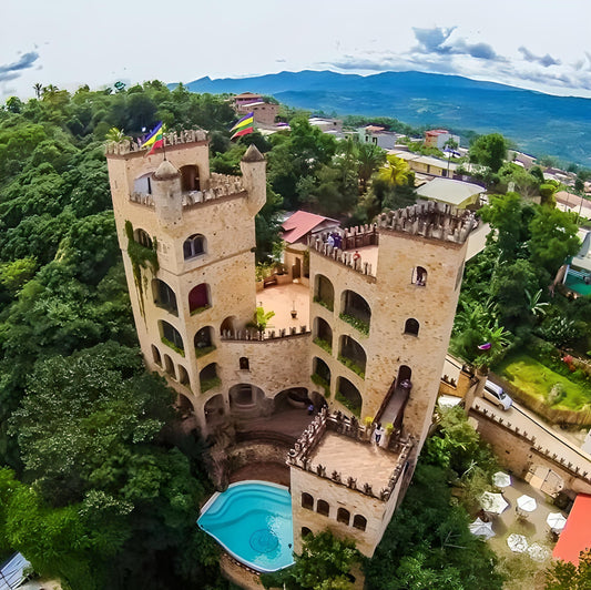 CASTILLO DE LAMAS, MUSEO, FÁBRICA DE HELADOS Y BARRIO WAYKU