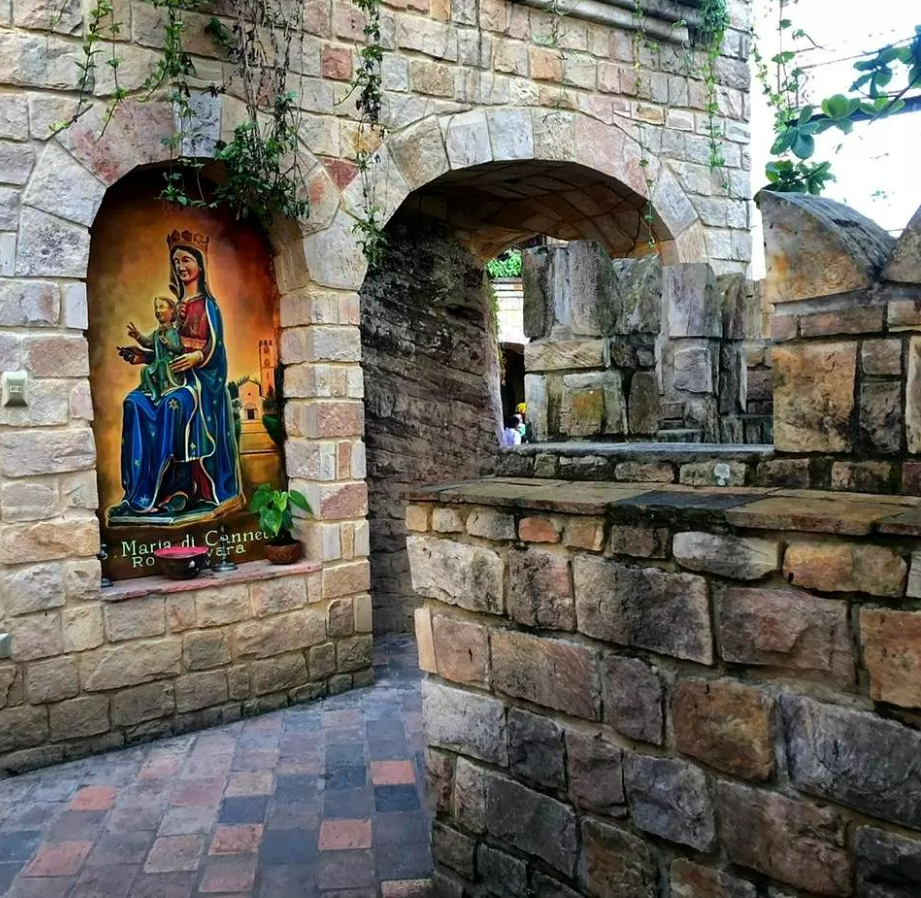 CASTILLO DE LAMAS, MUSEO, FÁBRICA DE HELADOS Y BARRIO WAYKU