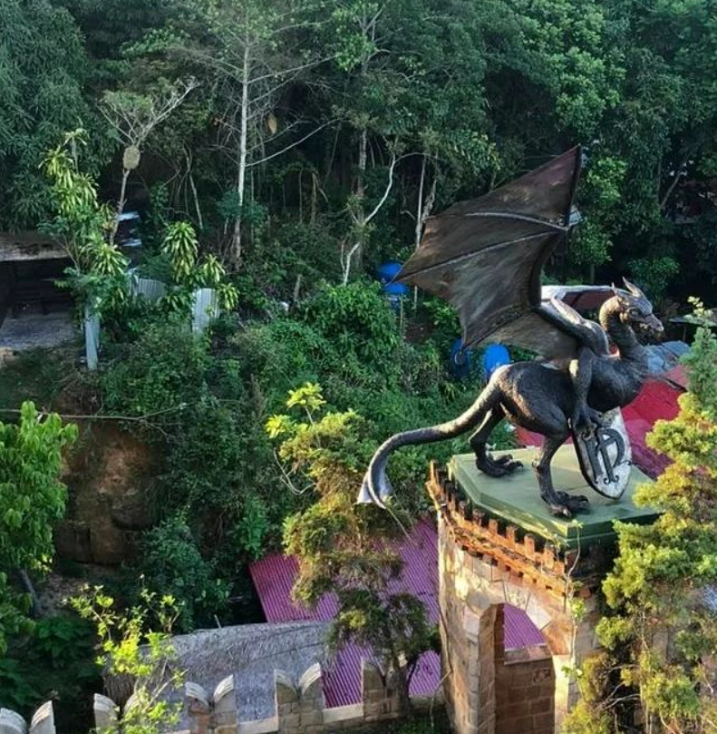 CASTILLO DE LAMAS, MUSEO, FÁBRICA DE HELADOS Y BARRIO WAYKU