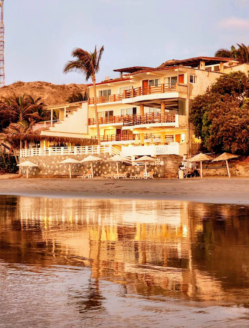 HOTEL PLAYA BONITA CON PISCINA Y RESTAURANTE VISTA AL MAR EN LAS POCITAS