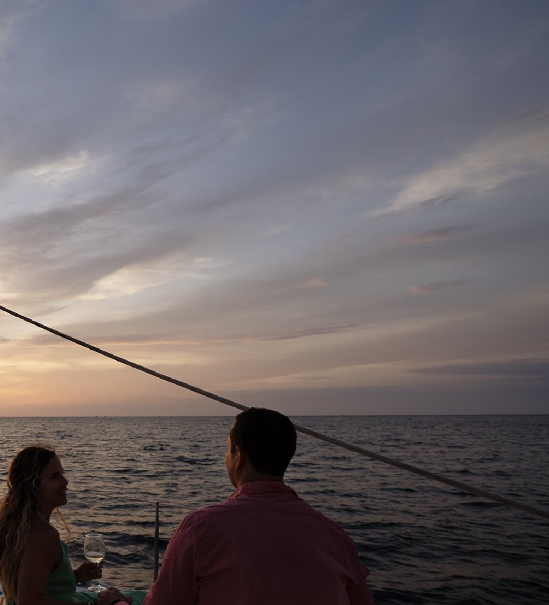 AVISTAMIENTO DE BALLENAS CON PASEO COSTERO AL ATARDECER  EN VELERO - LOS ÓRGANOS