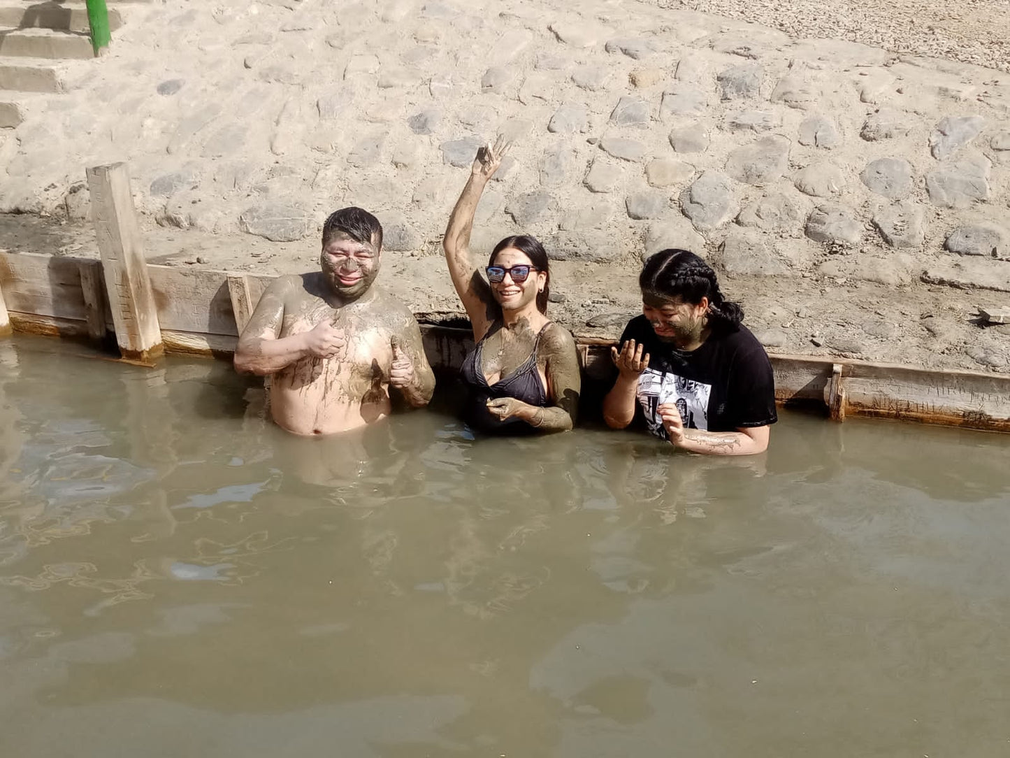 POZAS DE BARRO Y BAÑOS TERMALES