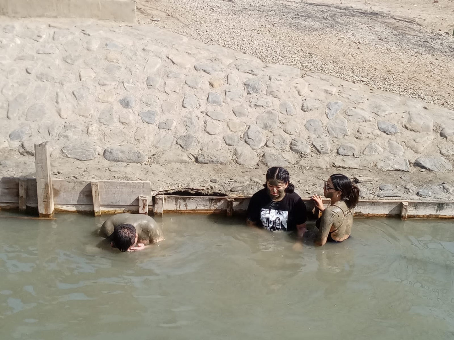 POZAS DE BARRO Y BAÑOS TERMALES